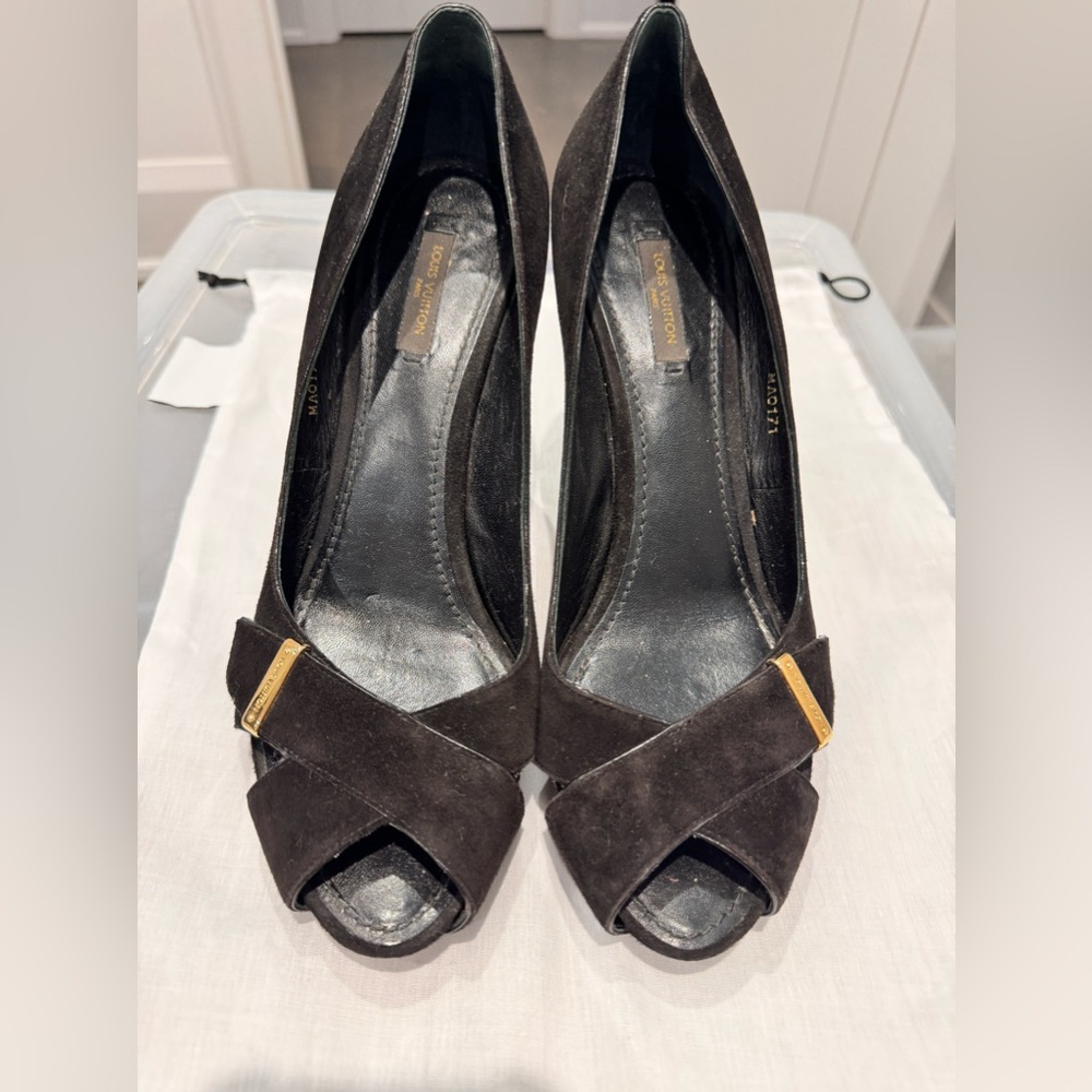 Authentic Pre-Owned LOUIS VUITTON Suede Pumps